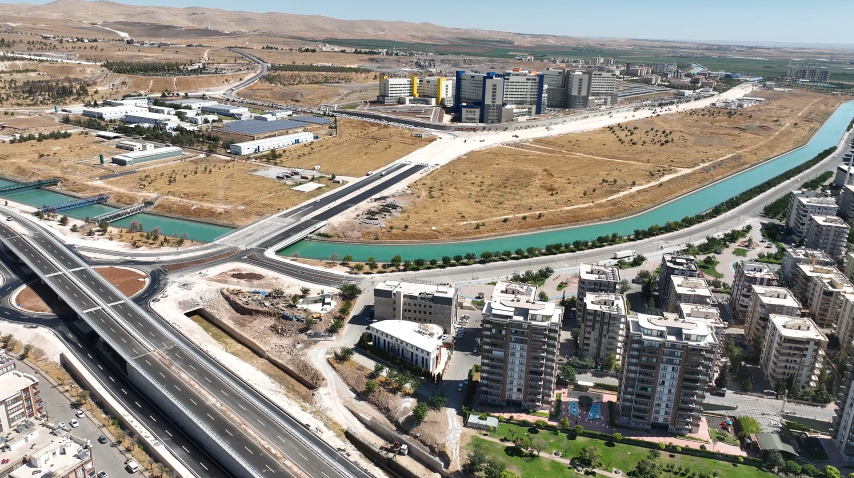 Şanlıurfa’da Şehir Hastanesi Önündeki Bulvar Genişletiliyor (1)