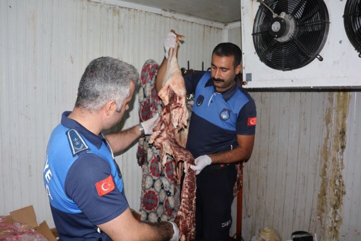Şanlıurfa’da Zabıta Ekipleri 315 Kilogram Sağlıksız Et Ele Geçirdi (2)