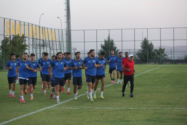 Şanlıurfaspor’da Kritik Maç Öncesi Hazırlıklar Hız Kesmeden Sürüyor (2)