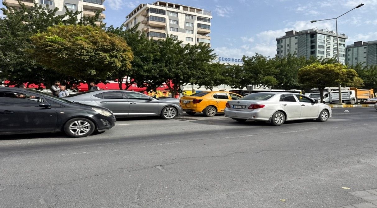 Şanlıurfa’da Zincirleme Kaza: 3 Araç Birbirine Girdi