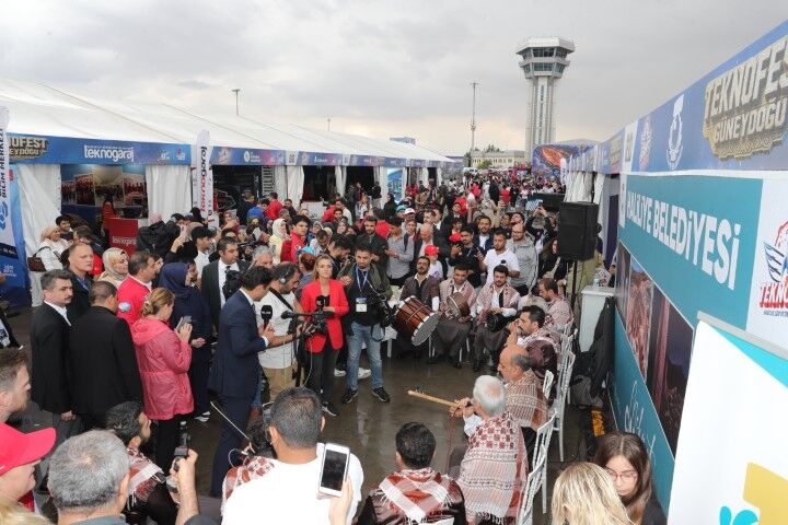 Robotlar Halay Çekti, Teknofest Alanı Renklendi! İşte O Görüntüler (1)