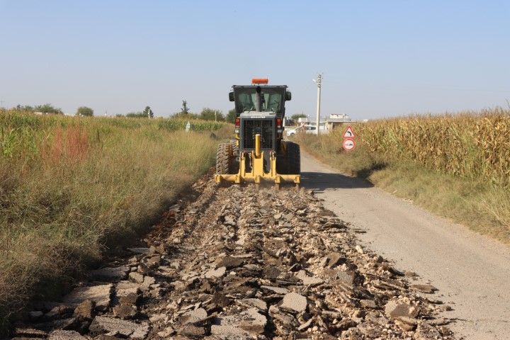 Şanlıurfa Büyükşehir Belediyesi Harran’da 10 Kilometrelik Yolu Yeniliyor (1)