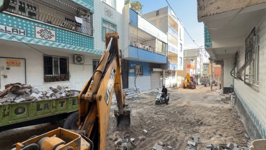 Şanlıurfa Eyyübiye’de 14 Mahallede Altyapı Sonrası Yol Çalışması (2)