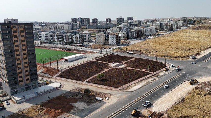 Şanlıurfa Karaköprü’de 26 Bin Metrekarelik Yeşil Alan Ve Futbol Sahası Yapılıyor (2)
