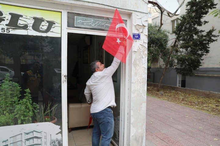 Şanlıurfa’da 29 Ekim Öncesi Dikkat Çeken Çalışma Türk Bayrakları Dağıtıldı (3)