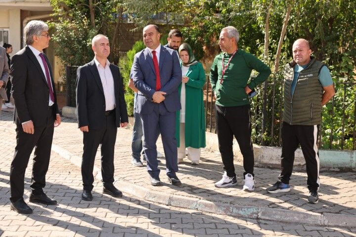 Şanlıurfa’da 5 Okula Yapılacak Sahalardan İlki Tamamlandı (1)