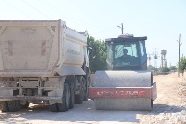 Şanlıurfa’da 8 Mahalleye Ulaşım Sağlayan 10 Kilometrelik Yolda Çalışma (1)