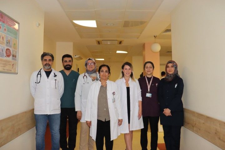Şanlıurfa’da Bronşlardaki Kitlelere Göğüs Kafesi Açılmadan Müdahale (2)