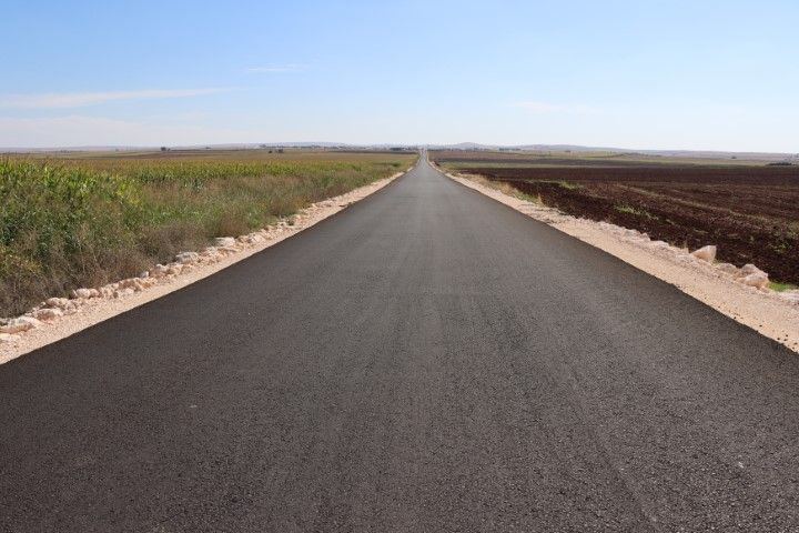 Şanlıurfa’da Dört İlçeyi Birbirine Bağlayan Yol Yenileniyor (4)